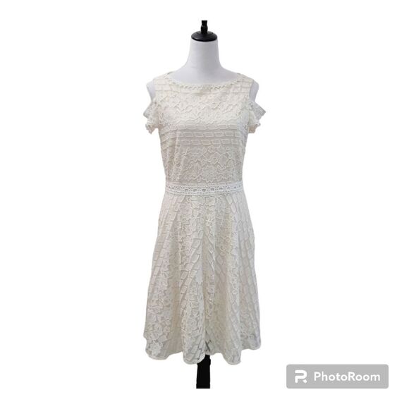 Tahari Eyelet Lace Overlay Off Shoulder Dress Mini Back Zipper Flowy HOCO Size 6 - Picture 2 of 10
